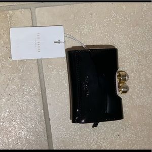 Ted Baker Women’s parent leather wallet